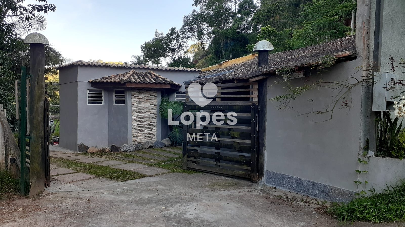 Chácara à venda com 2 quartos, 1300m² - Foto 2
