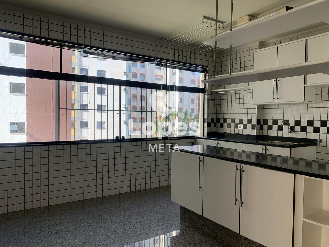 Apartamento à venda com 4 quartos, 175m² - Foto 2