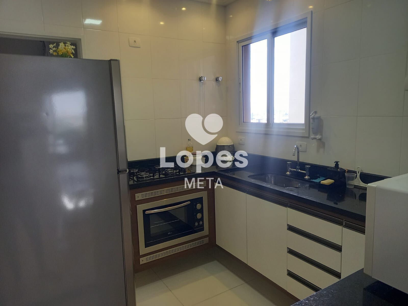 Apartamento para alugar com 2 quartos, 75m² - Foto 8