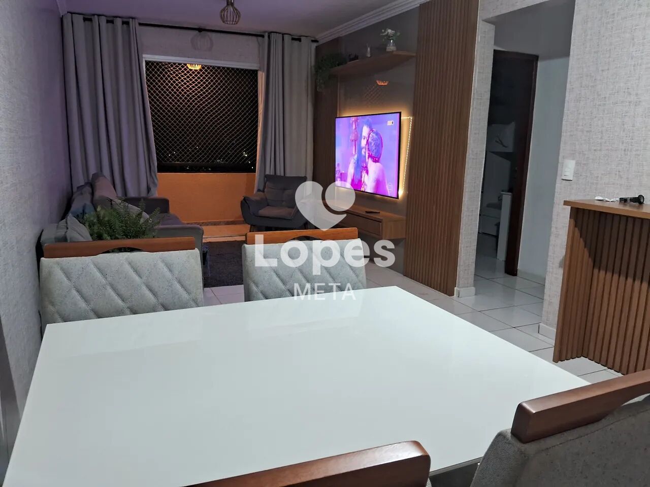 Apartamento à venda com 2 quartos, 70m² - Foto 2