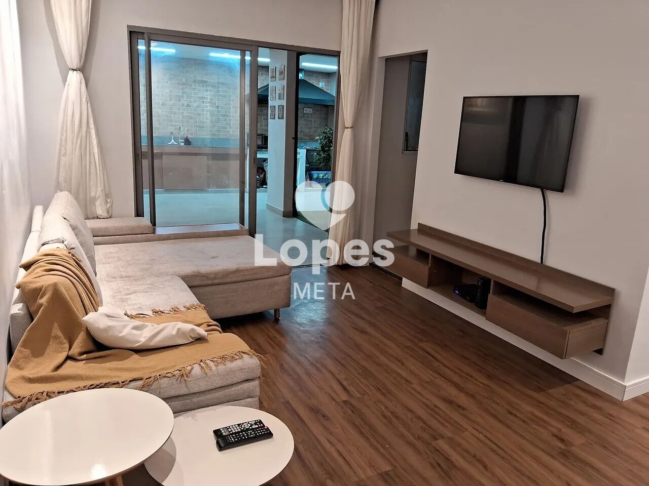 Casa à venda com 2 quartos, 90m² - Foto 2