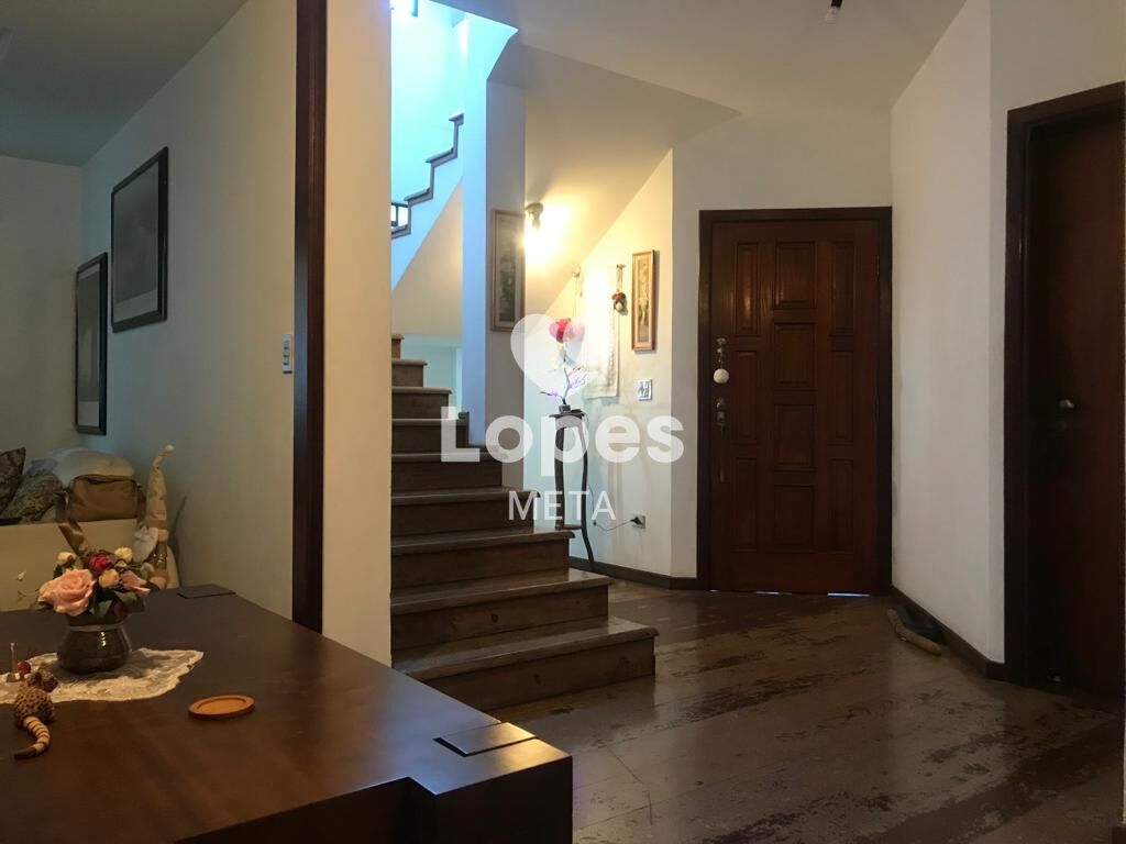 Casa à venda com 3 quartos, 360m² - Foto 2