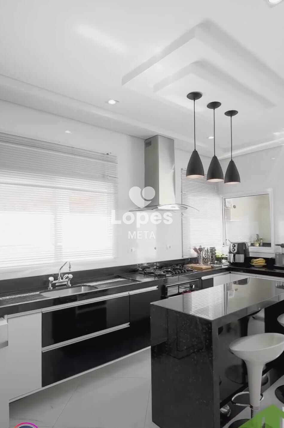 Casa à venda com 4 quartos, 270m² - Foto 4