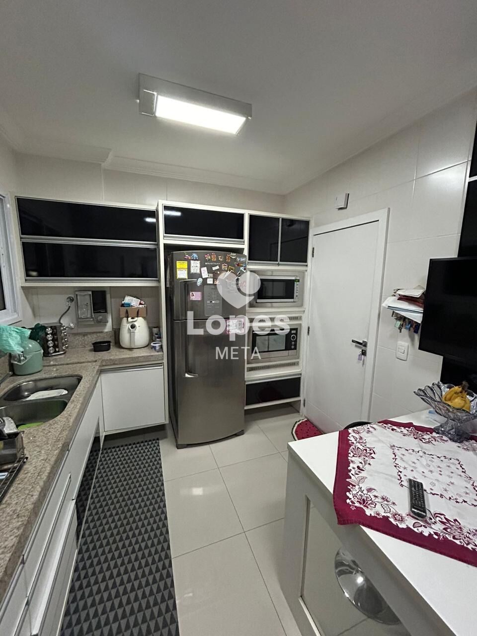 Apartamento para alugar com 3 quartos, 156m² - Foto 12