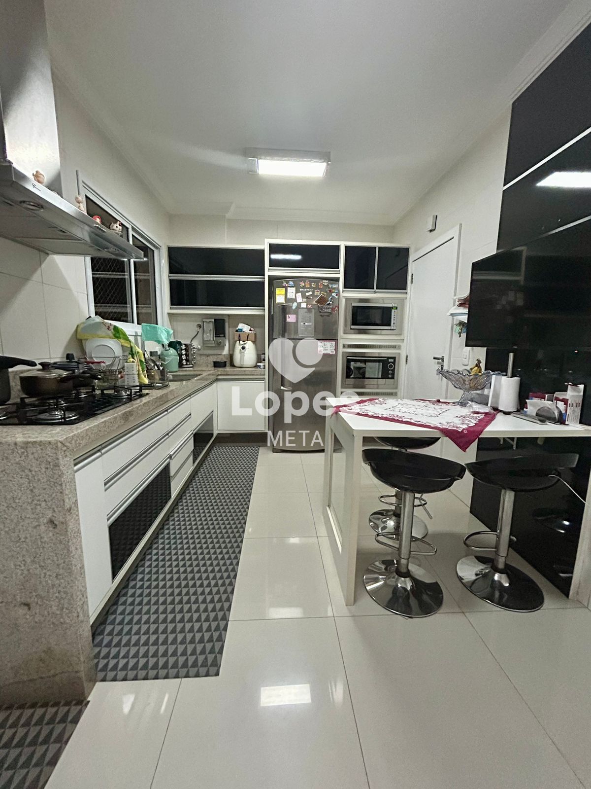 Apartamento para alugar com 3 quartos, 156m² - Foto 11