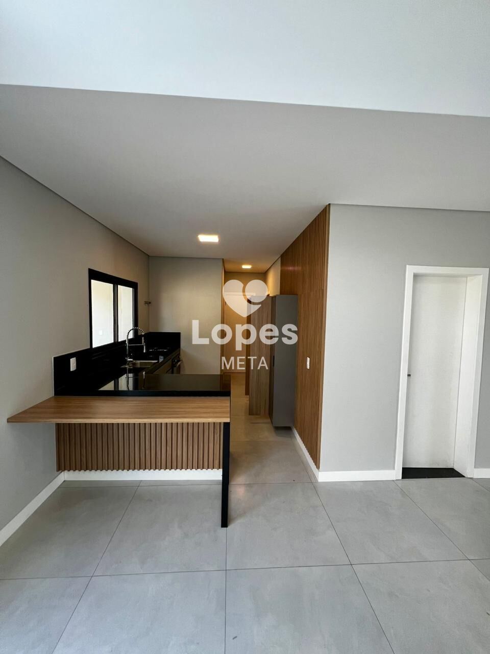 Casa à venda com 3 quartos, 360m² - Foto 2