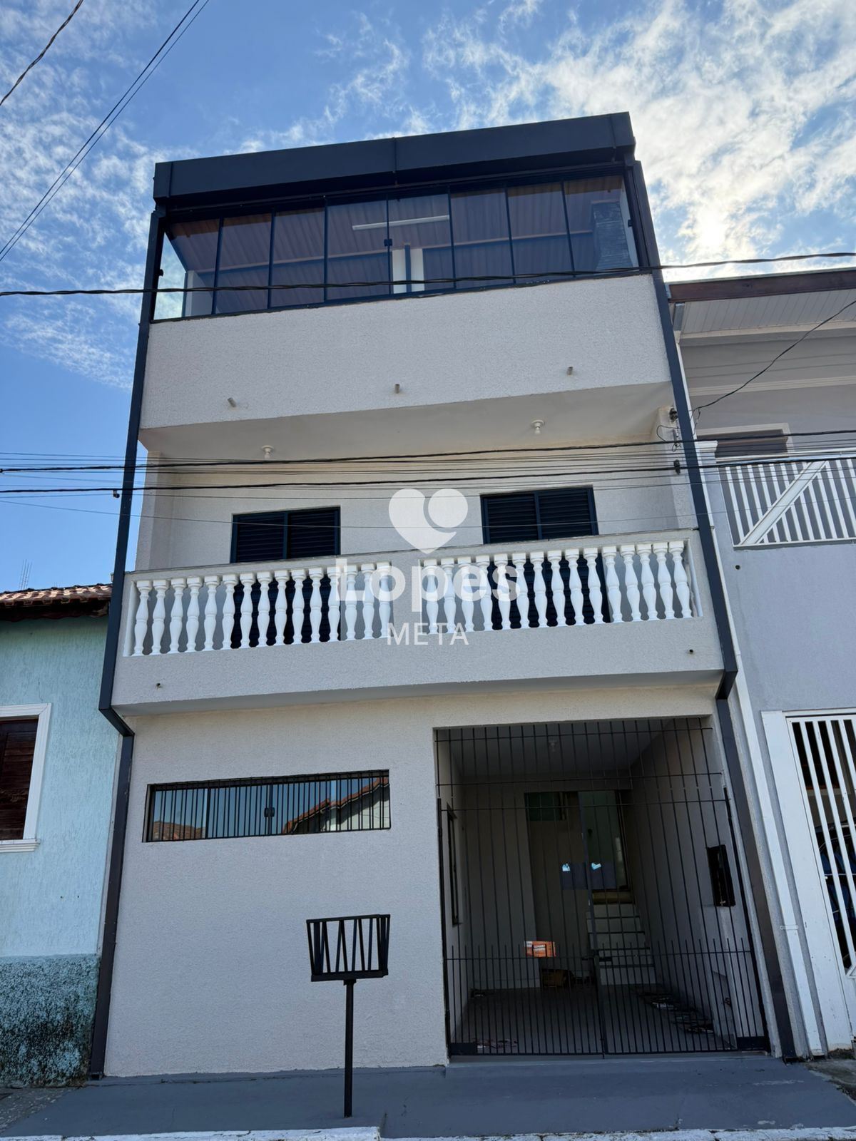 Casa à venda com 3 quartos, 169m² - Foto 1