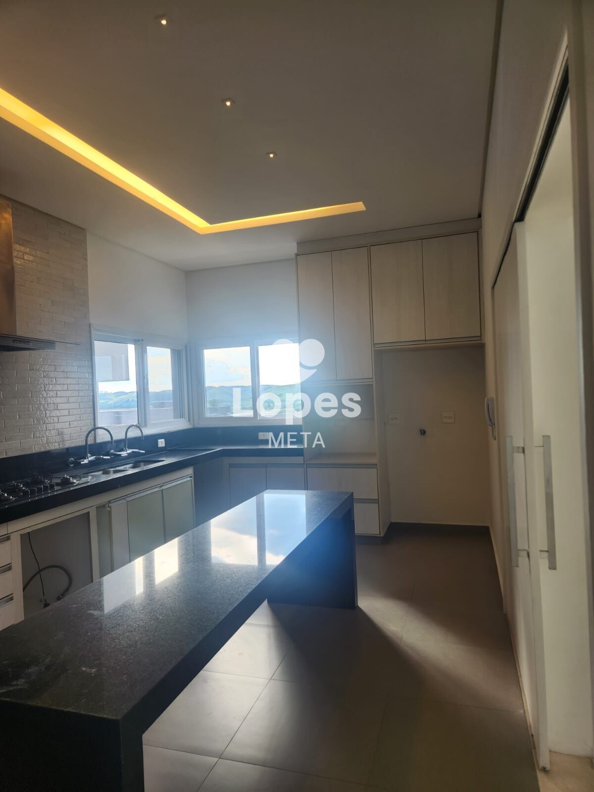 Casa à venda com 4 quartos, 450m² - Foto 17