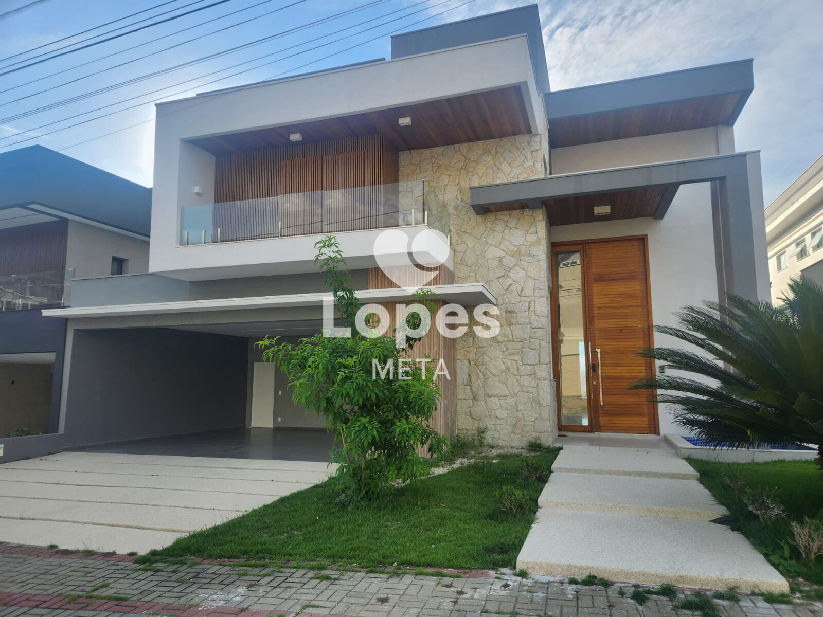 Casa à venda com 4 quartos, 450m² - Foto 1
