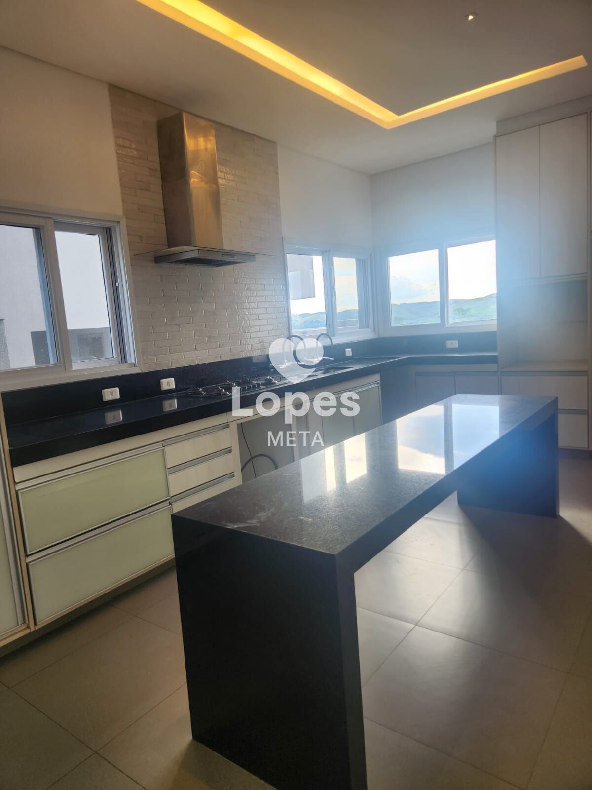 Casa à venda com 4 quartos, 450m² - Foto 16