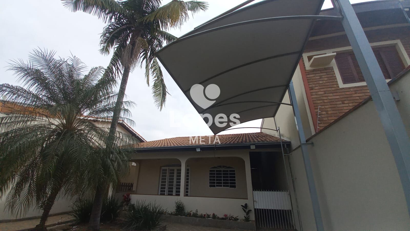 Casa à venda com 3 quartos, 100m² - Foto 1