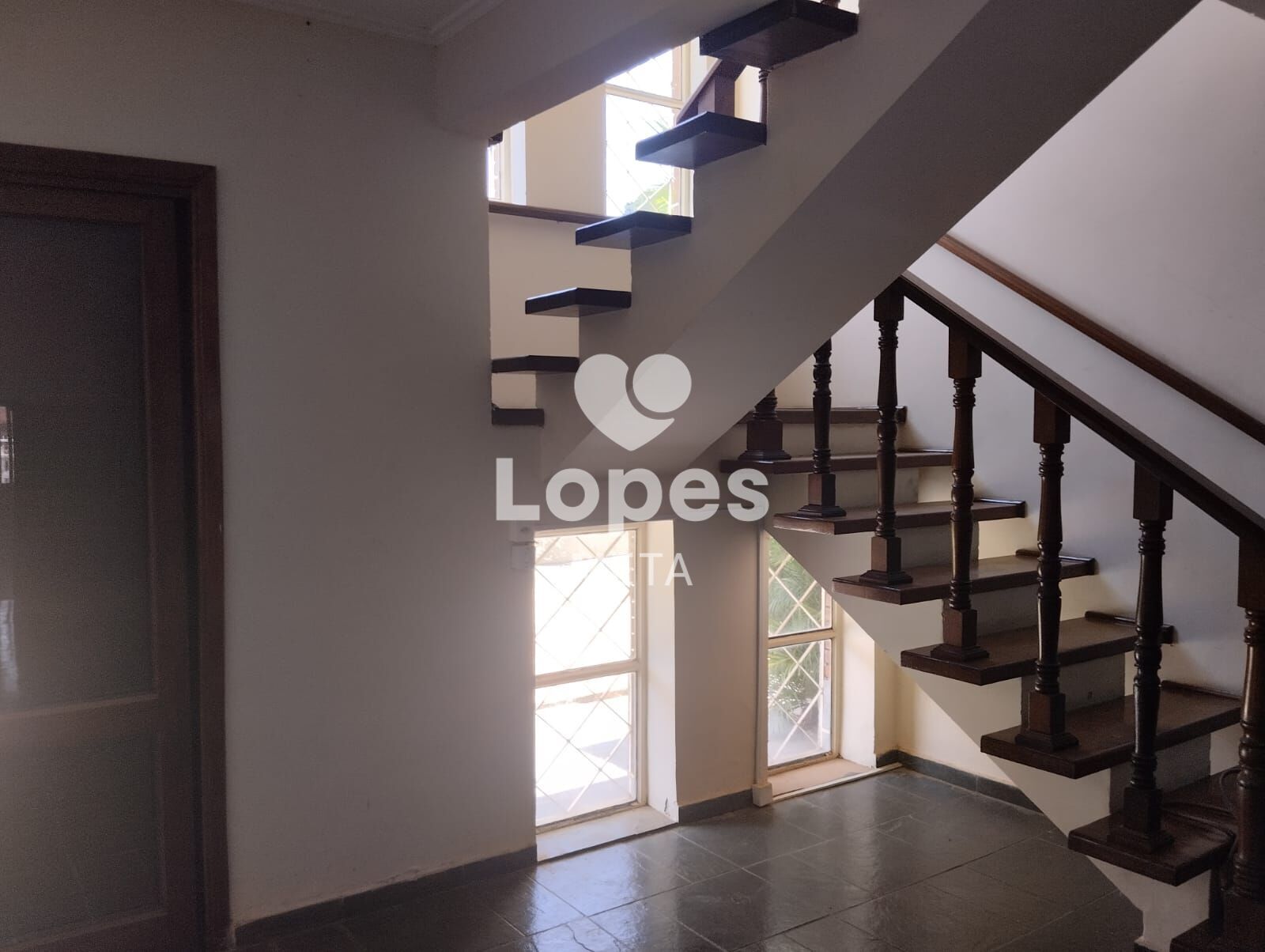 Casa à venda com 5 quartos, 318m² - Foto 13