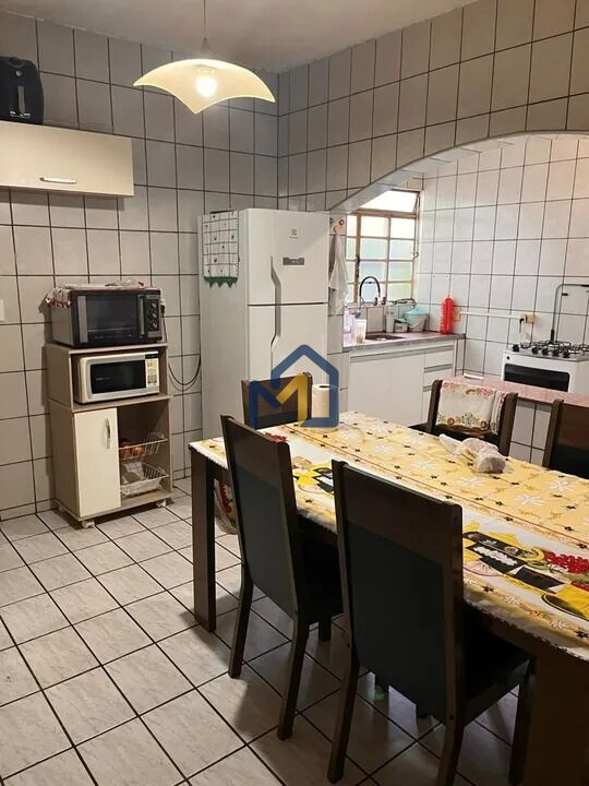 Casa, 5 quartos, 180 m² - Foto 2