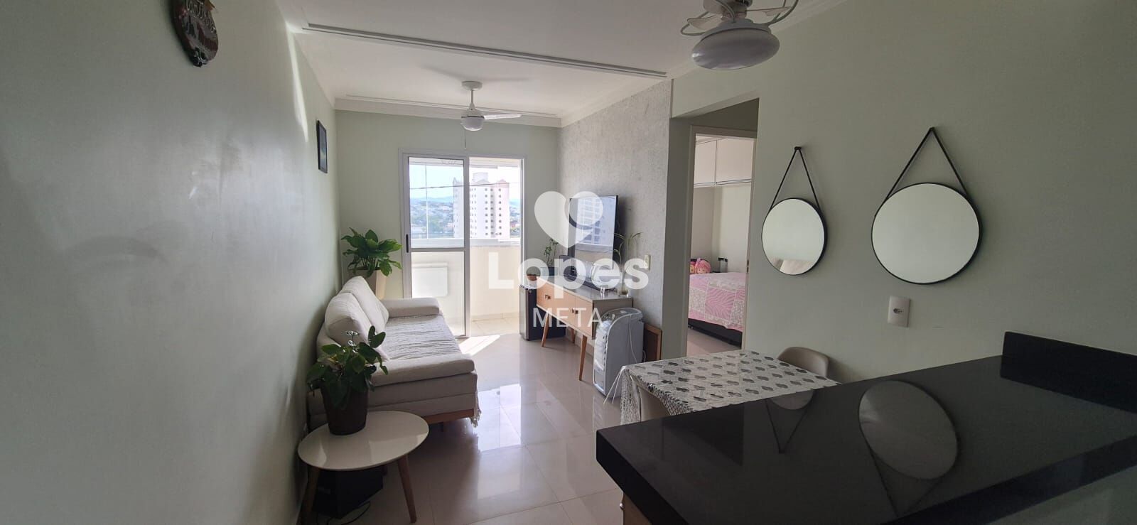 Apartamento à venda com 2 quartos, 60m² - Foto 1