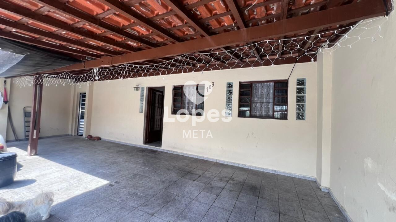 Casa à venda com 3 quartos, 250m² - Foto 1