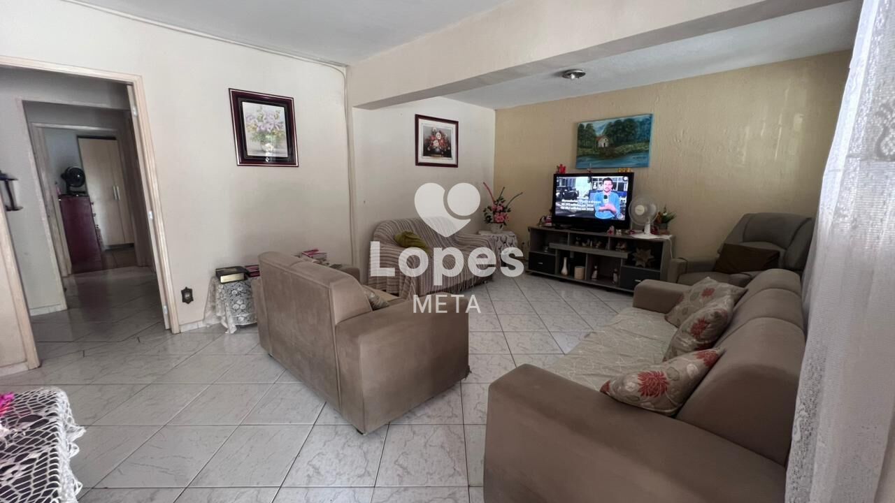 Casa à venda com 3 quartos, 250m² - Foto 2