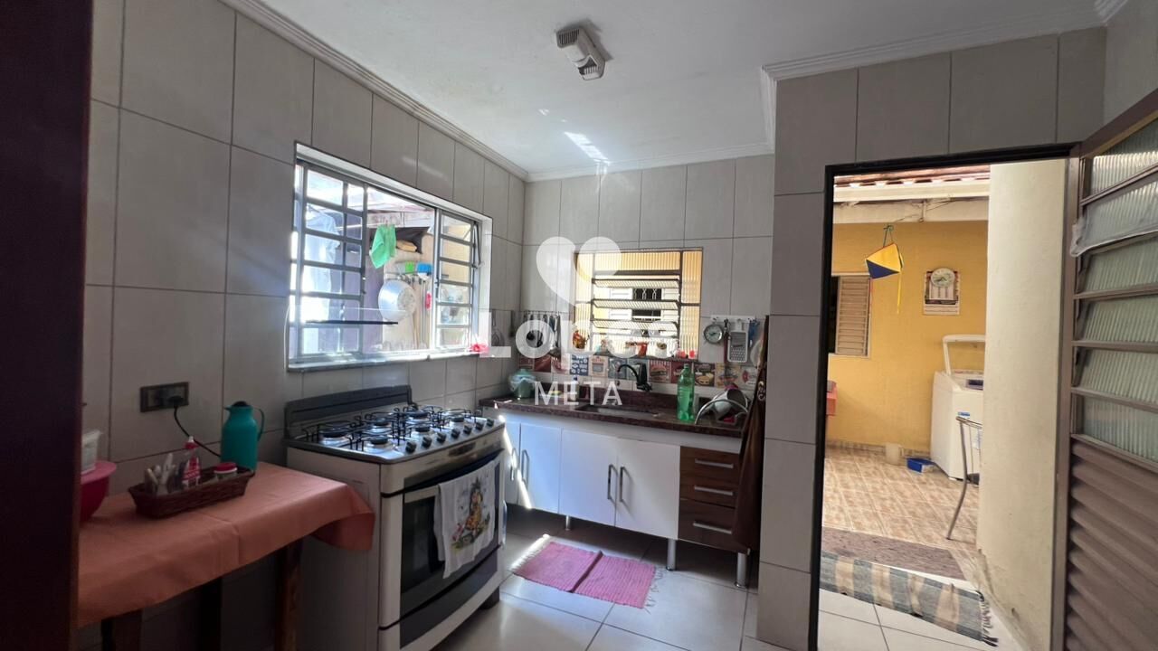 Casa à venda com 3 quartos, 250m² - Foto 3