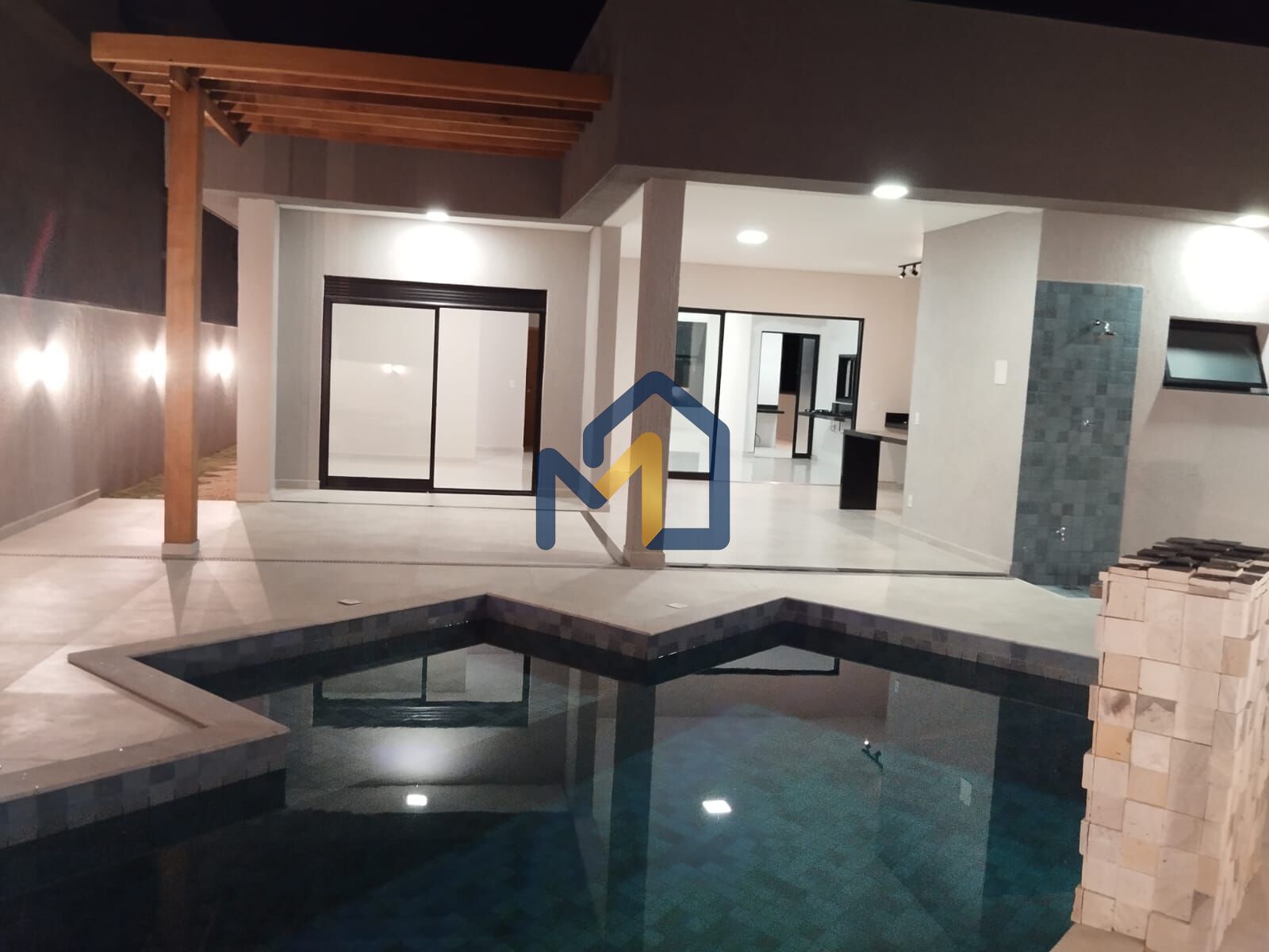 Casa, 3 quartos, 227 m² - Foto 1