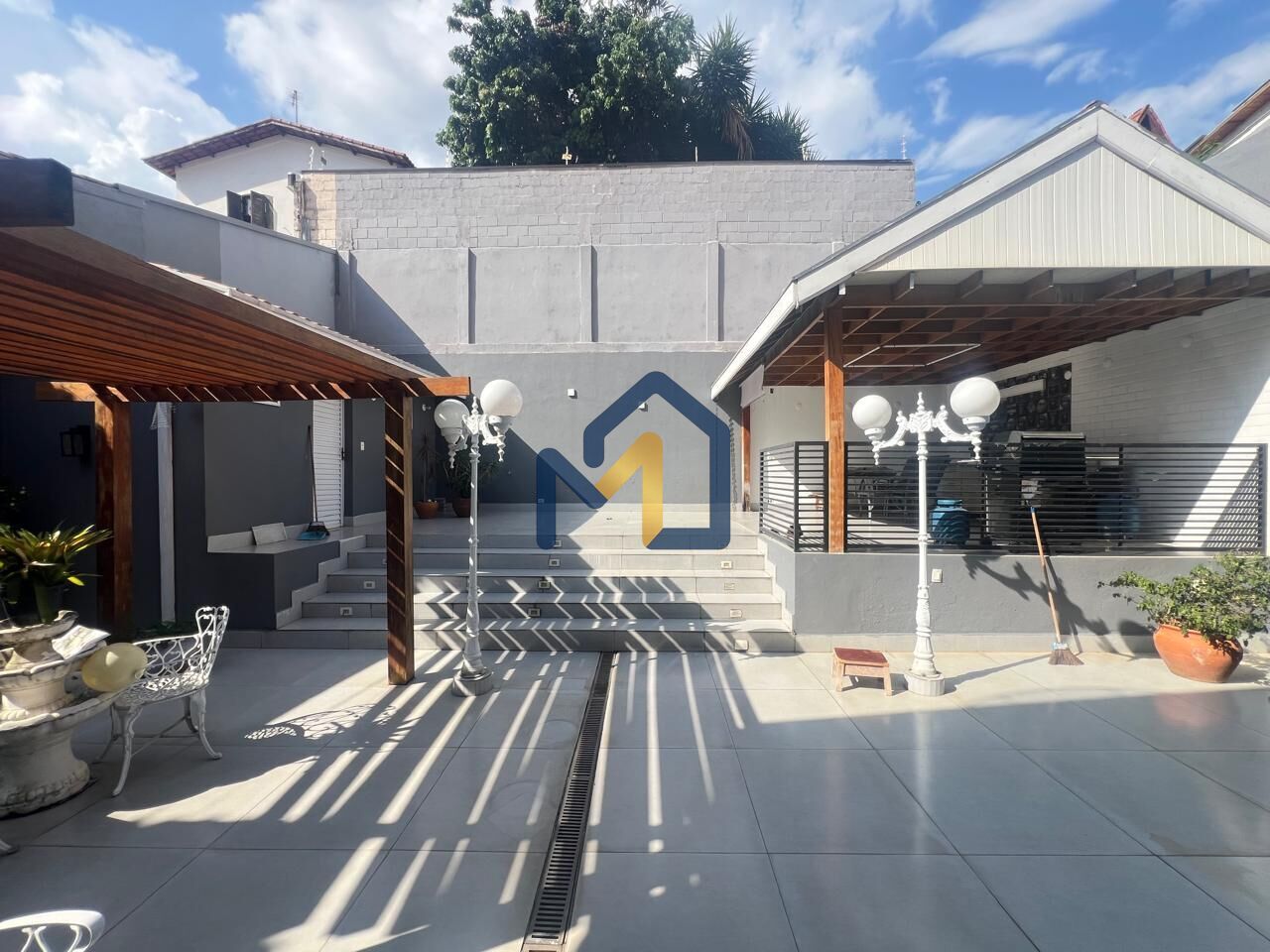 Casa, 4 quartos, 260 m² - Foto 1