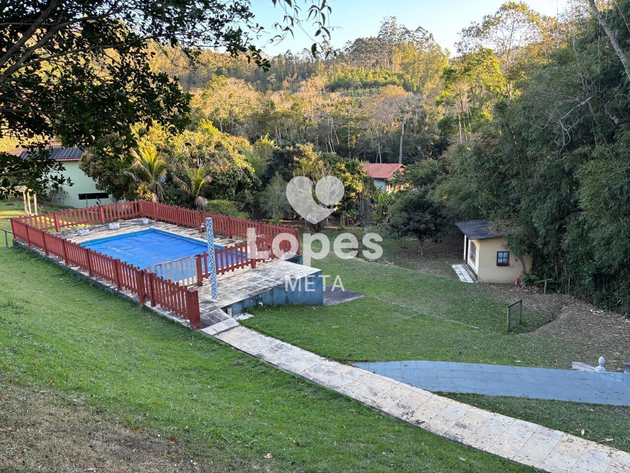 Chácara, 3 quartos, 2500 m² - Foto 1