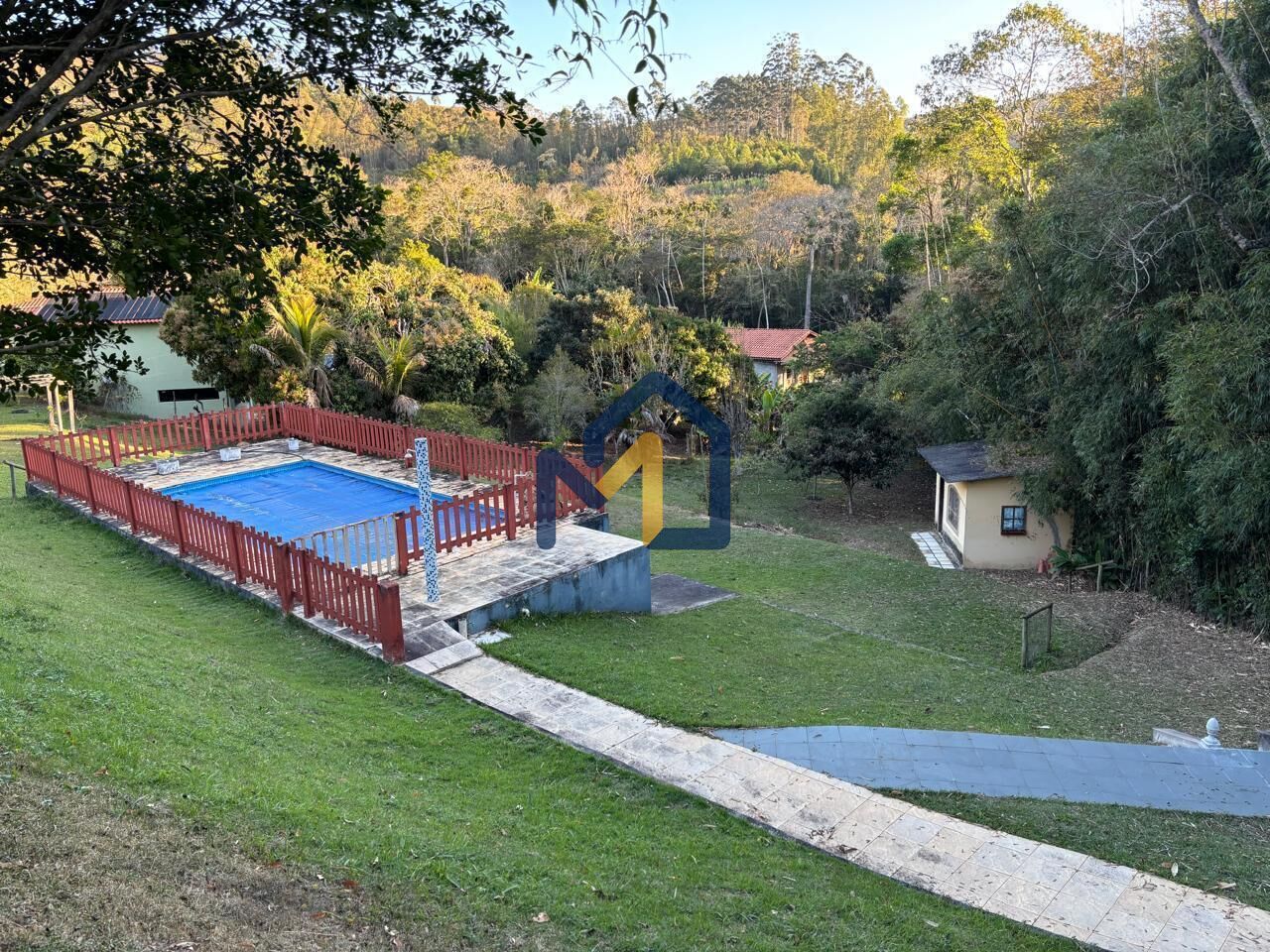 Chácara, 3 quartos, 2500 m² - Foto 1