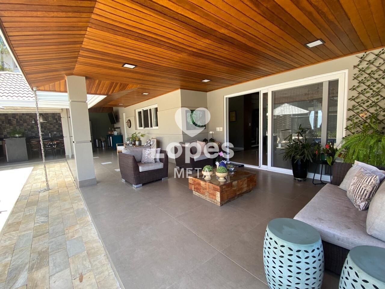 Casa de Condomínio para alugar com 4 quartos, 334m² - Foto 3