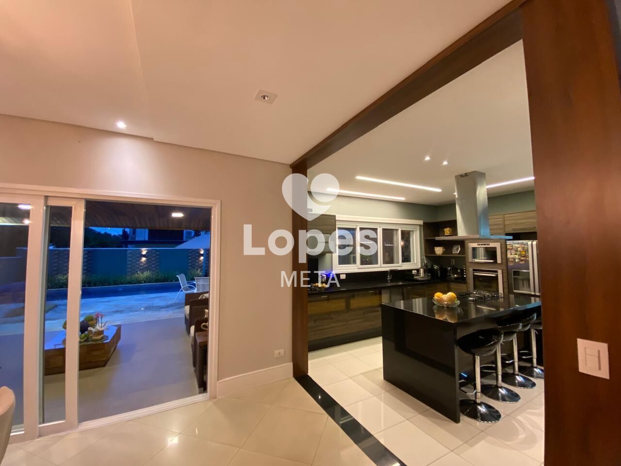 Casa de Condomínio para alugar com 4 quartos, 334m² - Foto 8