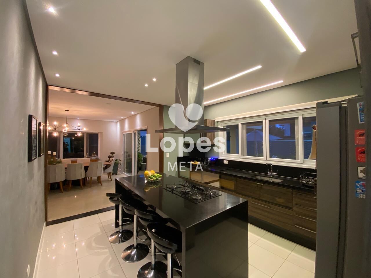Casa de Condomínio para alugar com 4 quartos, 334m² - Foto 10