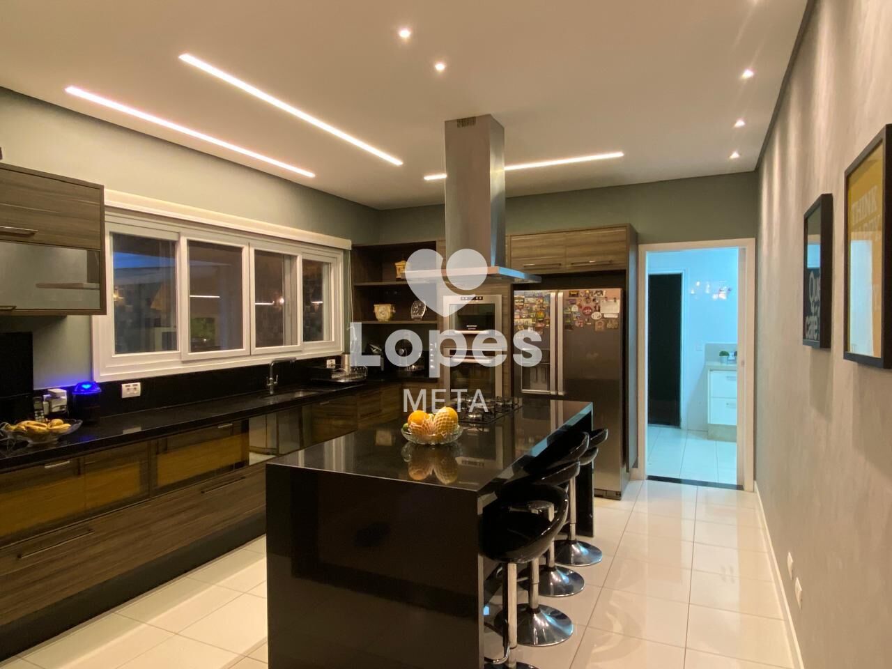 Casa de Condomínio para alugar com 4 quartos, 334m² - Foto 9