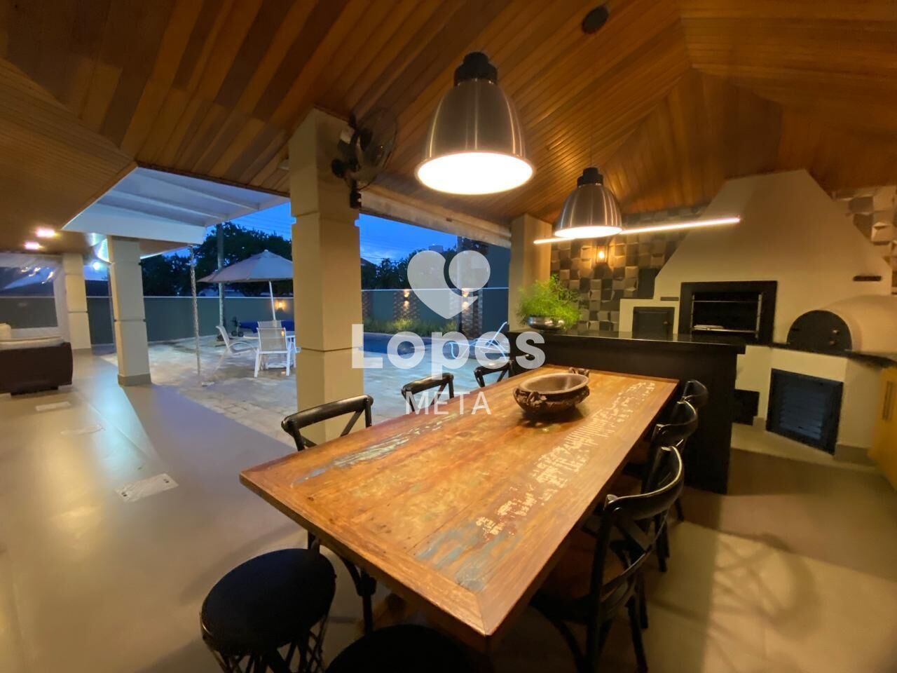 Casa de Condomínio para alugar com 4 quartos, 334m² - Foto 2