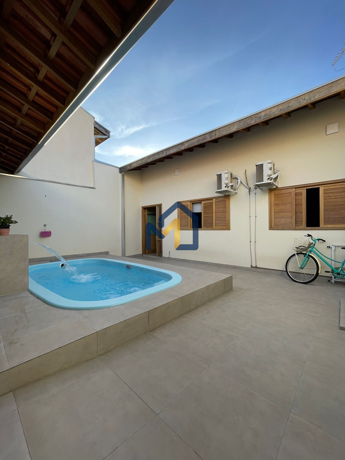 Casa, 2 quartos, 200 m² - Foto 1
