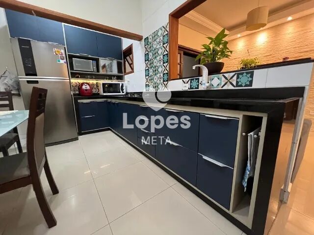 Casa à venda com 3 quartos, 97m² - Foto 1