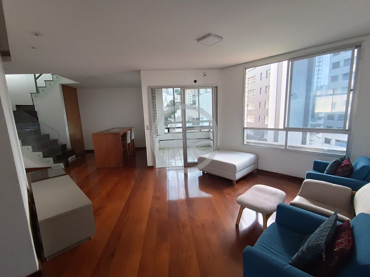 Cobertura para alugar com 3 quartos, 330m² - Foto 4