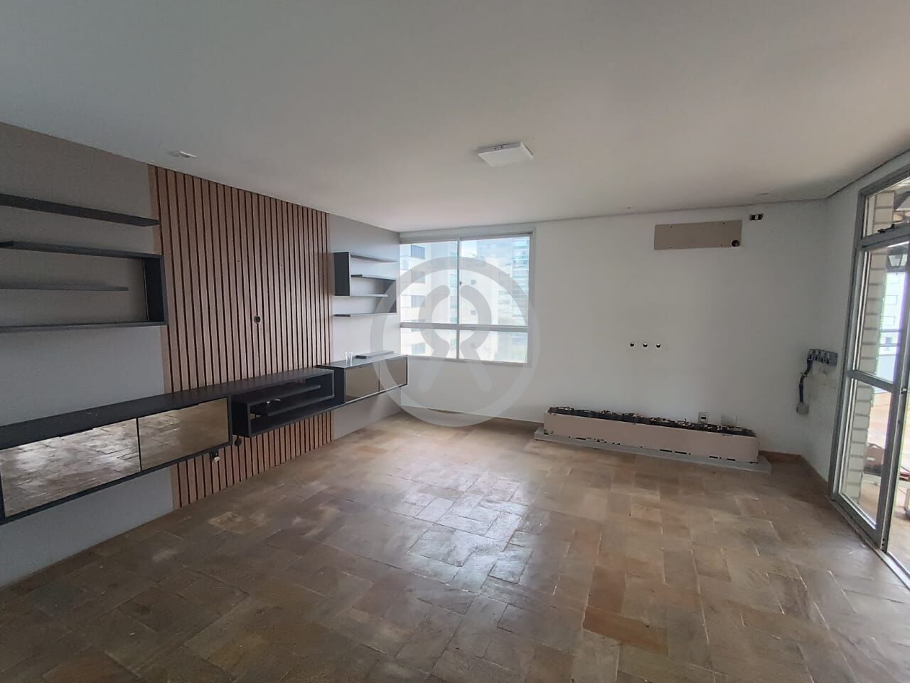 Cobertura para alugar com 3 quartos, 330m² - Foto 2