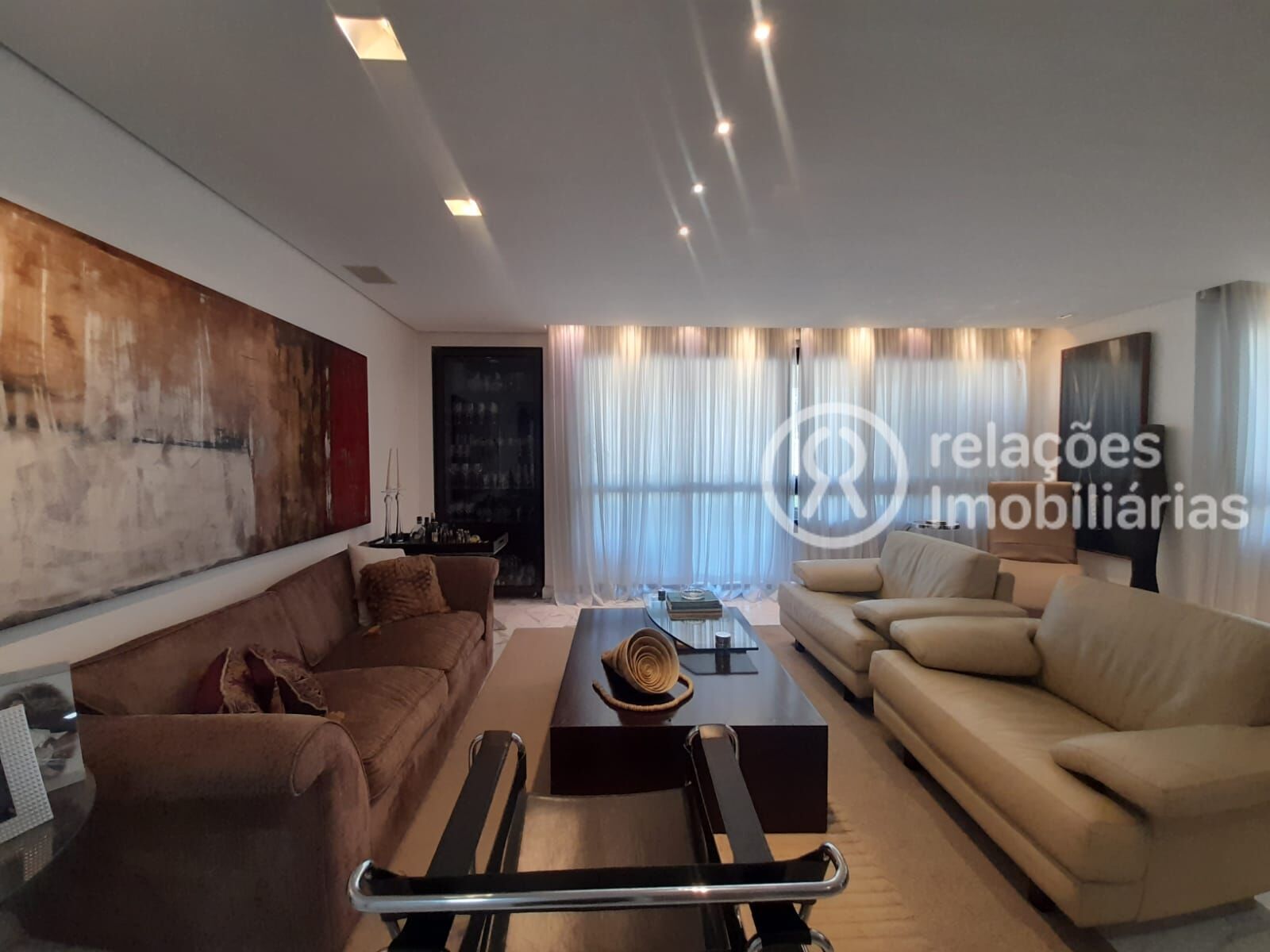 Apartamento para alugar com 4 quartos, 228m² - Foto 2