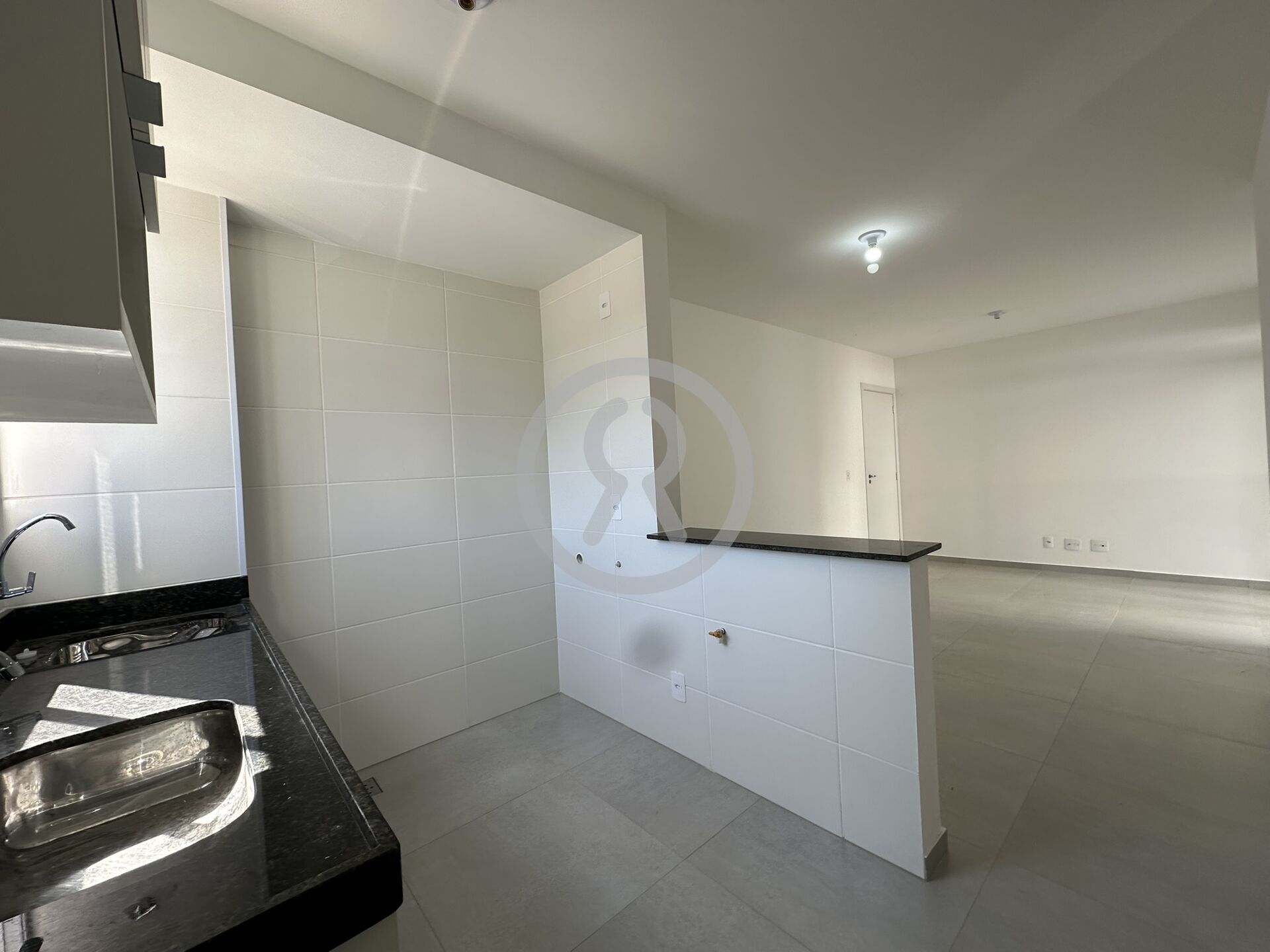 Apartamento para alugar com 2 quartos, 65m² - Foto 9