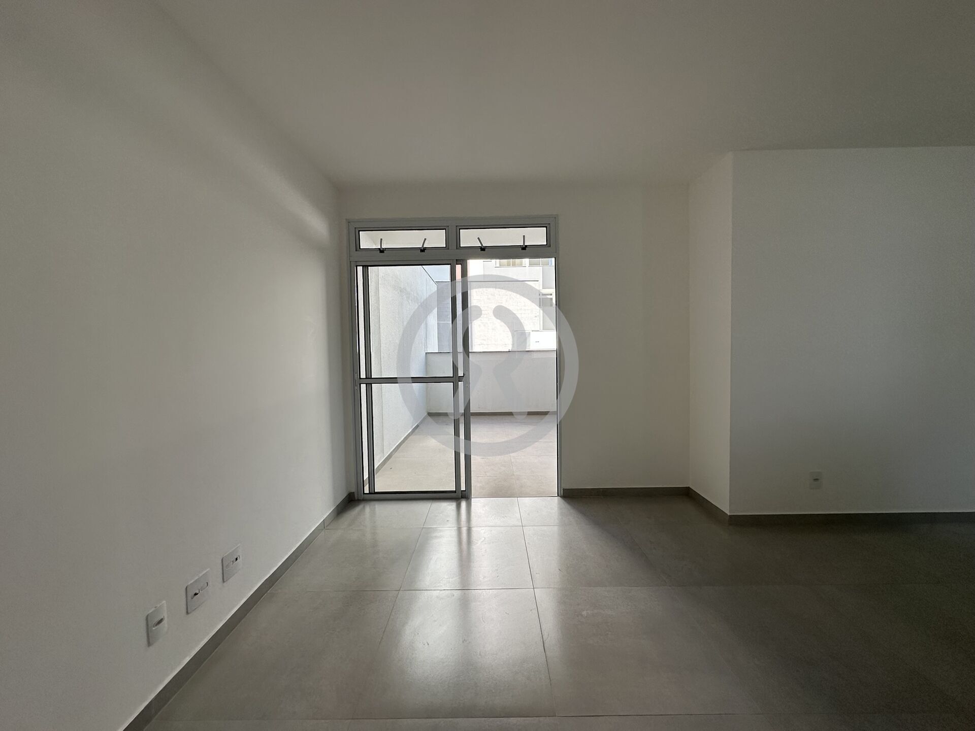 Apartamento para alugar com 2 quartos, 65m² - Foto 4
