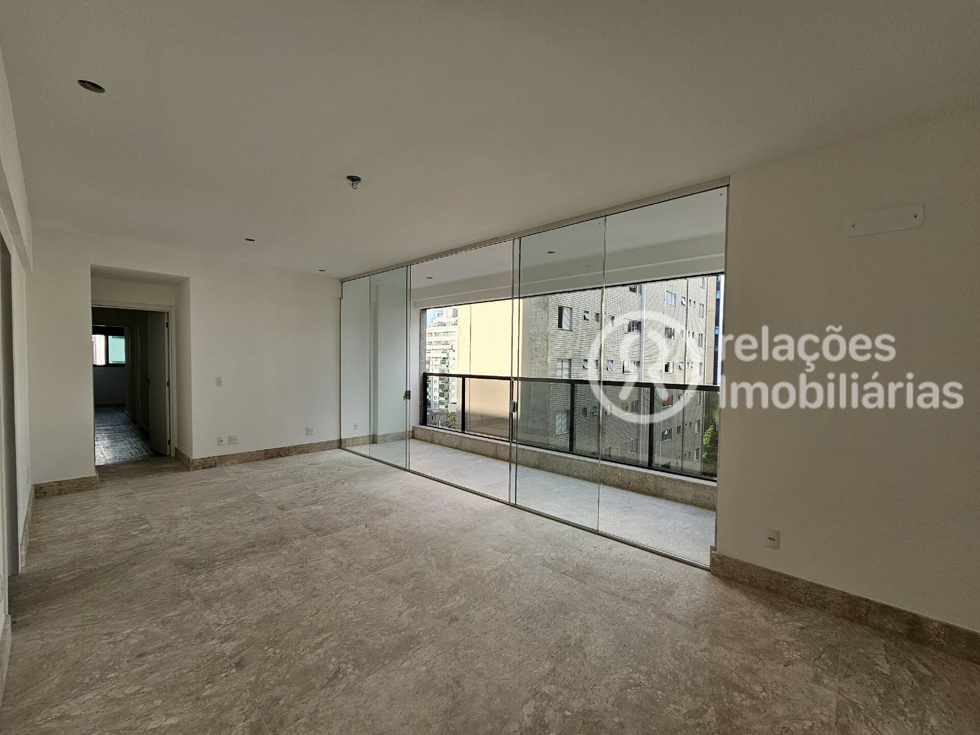 Apartamento para alugar com 4 quartos, 130m² - Foto 2