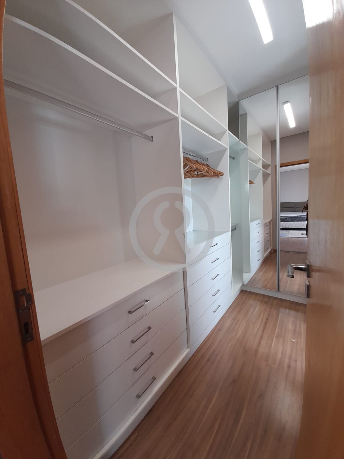 Casa para alugar com 4 quartos, 750m² - Foto 23