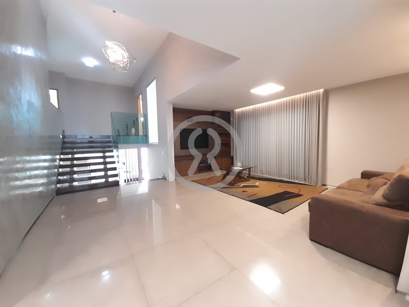 Casa para alugar com 4 quartos, 750m² - Foto 11