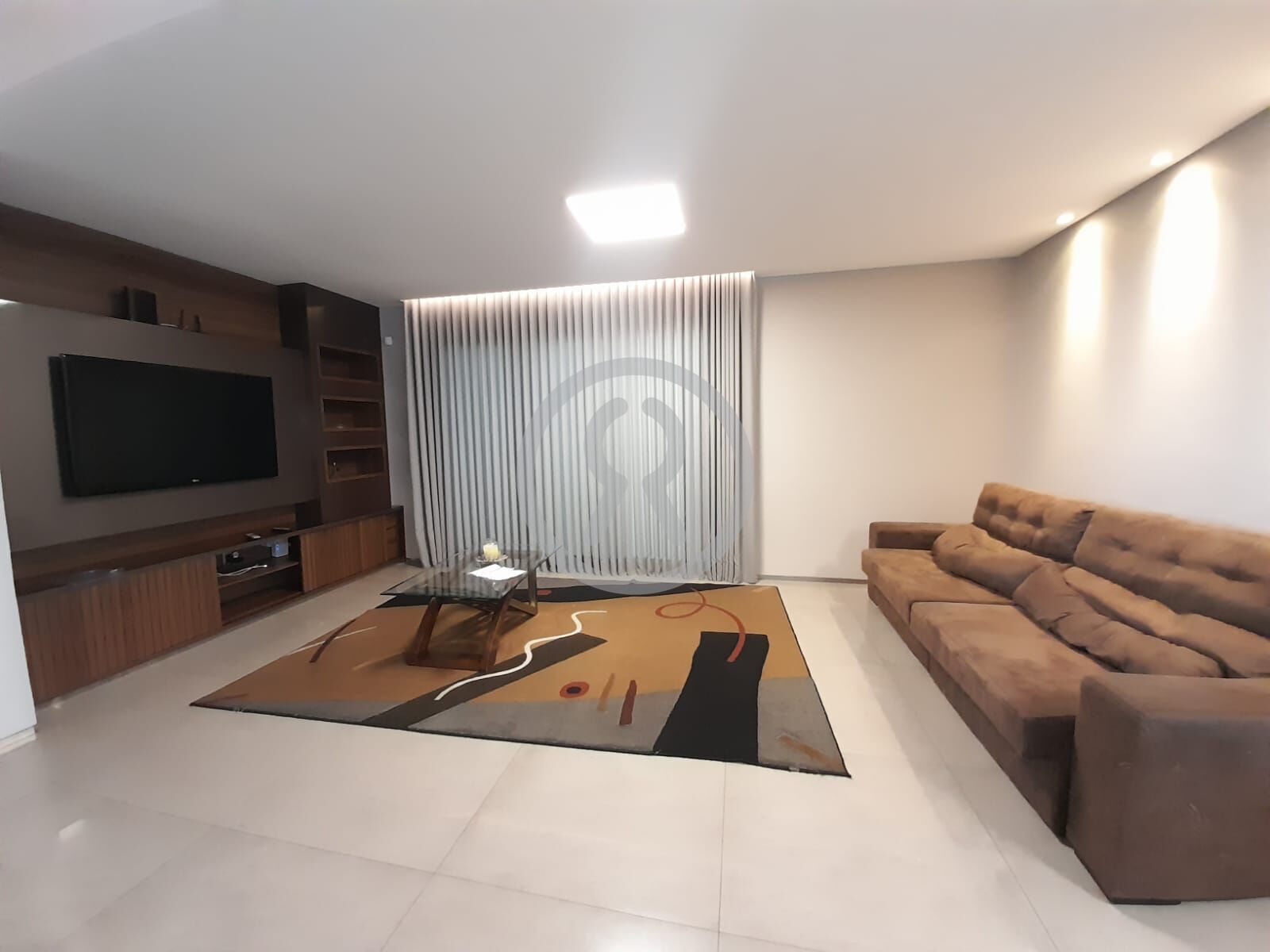 Casa para alugar com 4 quartos, 750m² - Foto 10