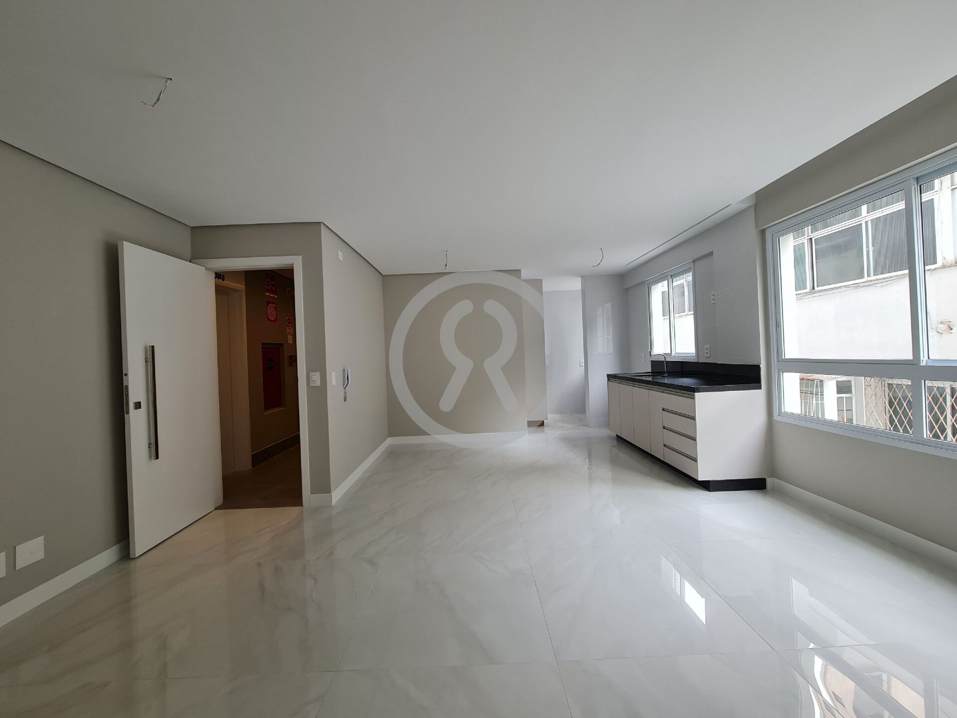 Apartamento à venda com 3 quartos, 116m² - Foto 3