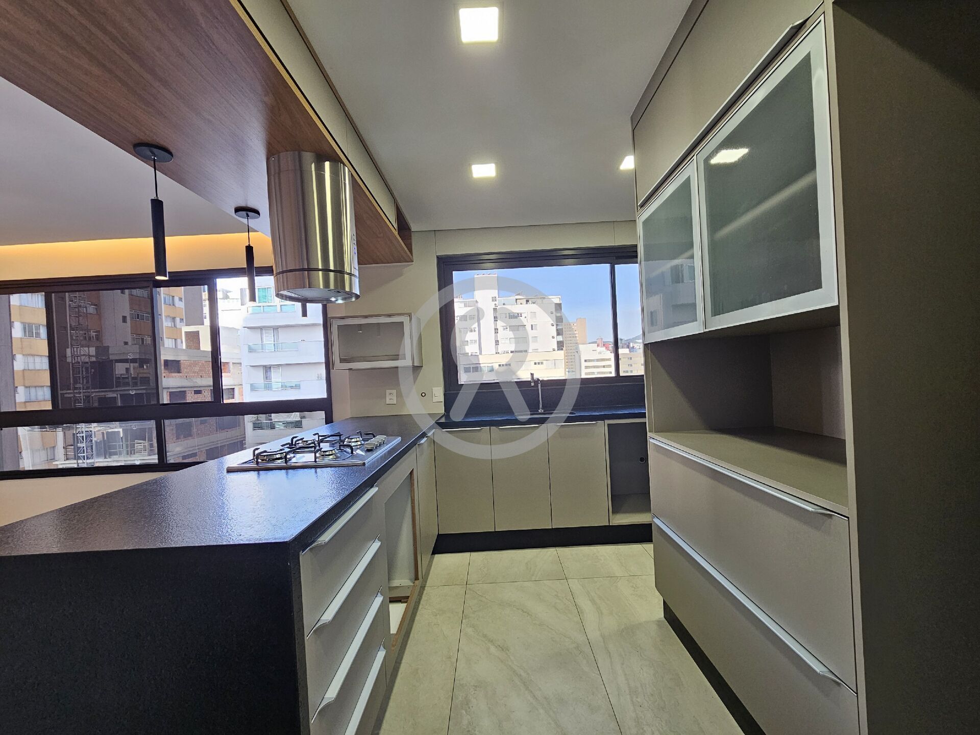 Apartamento para alugar com 3 quartos, 95m² - Foto 11