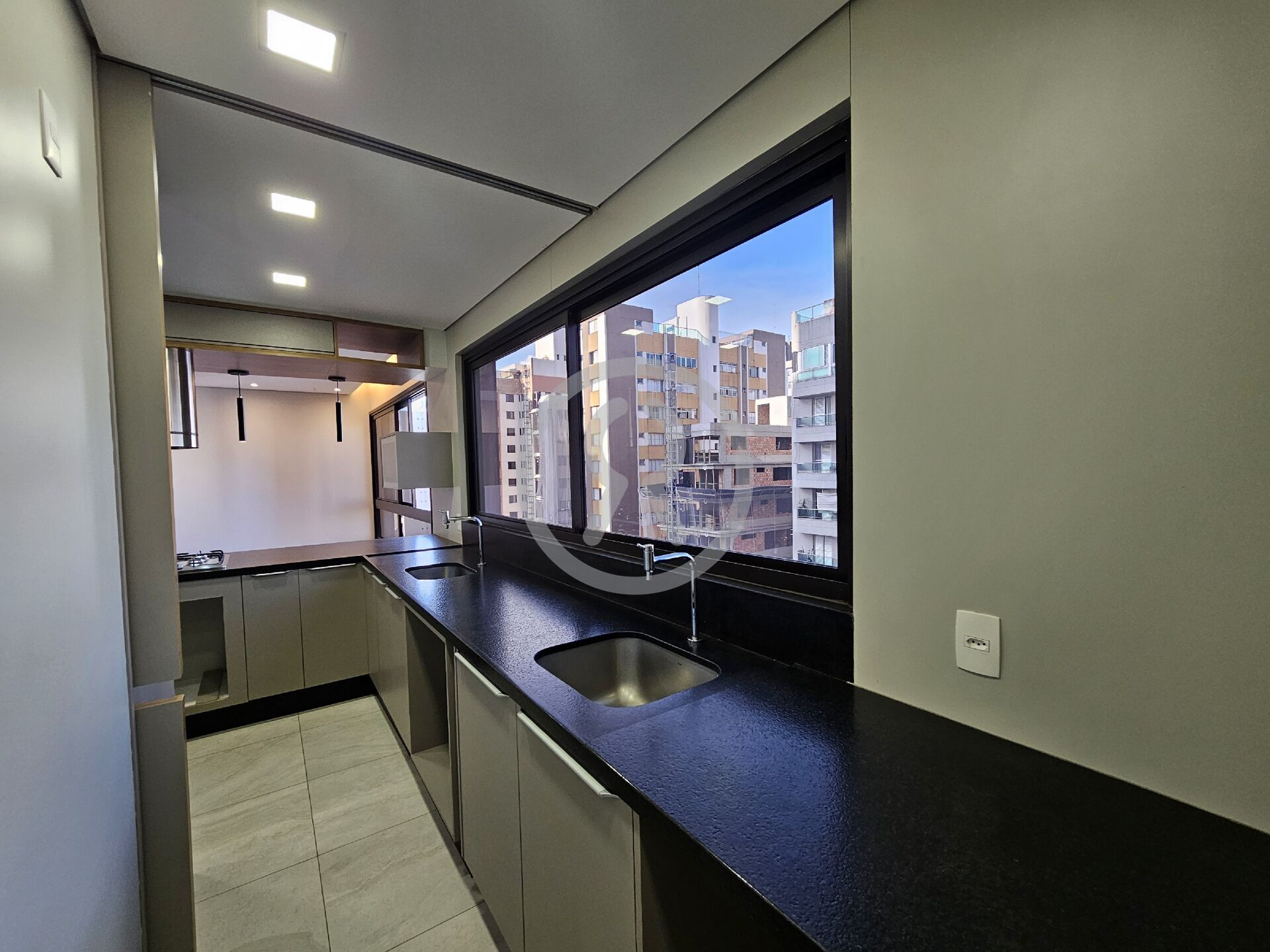 Apartamento para alugar com 3 quartos, 95m² - Foto 16