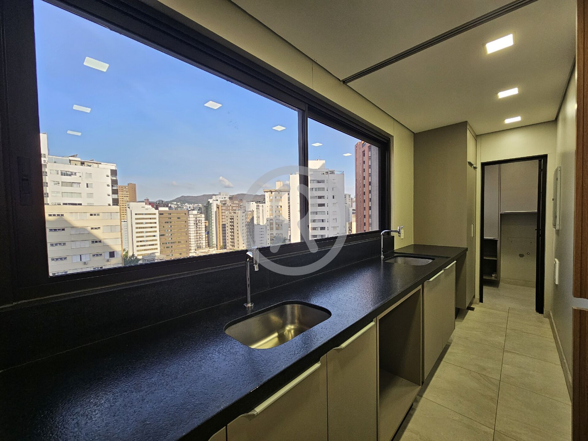 Apartamento para alugar com 3 quartos, 95m² - Foto 13