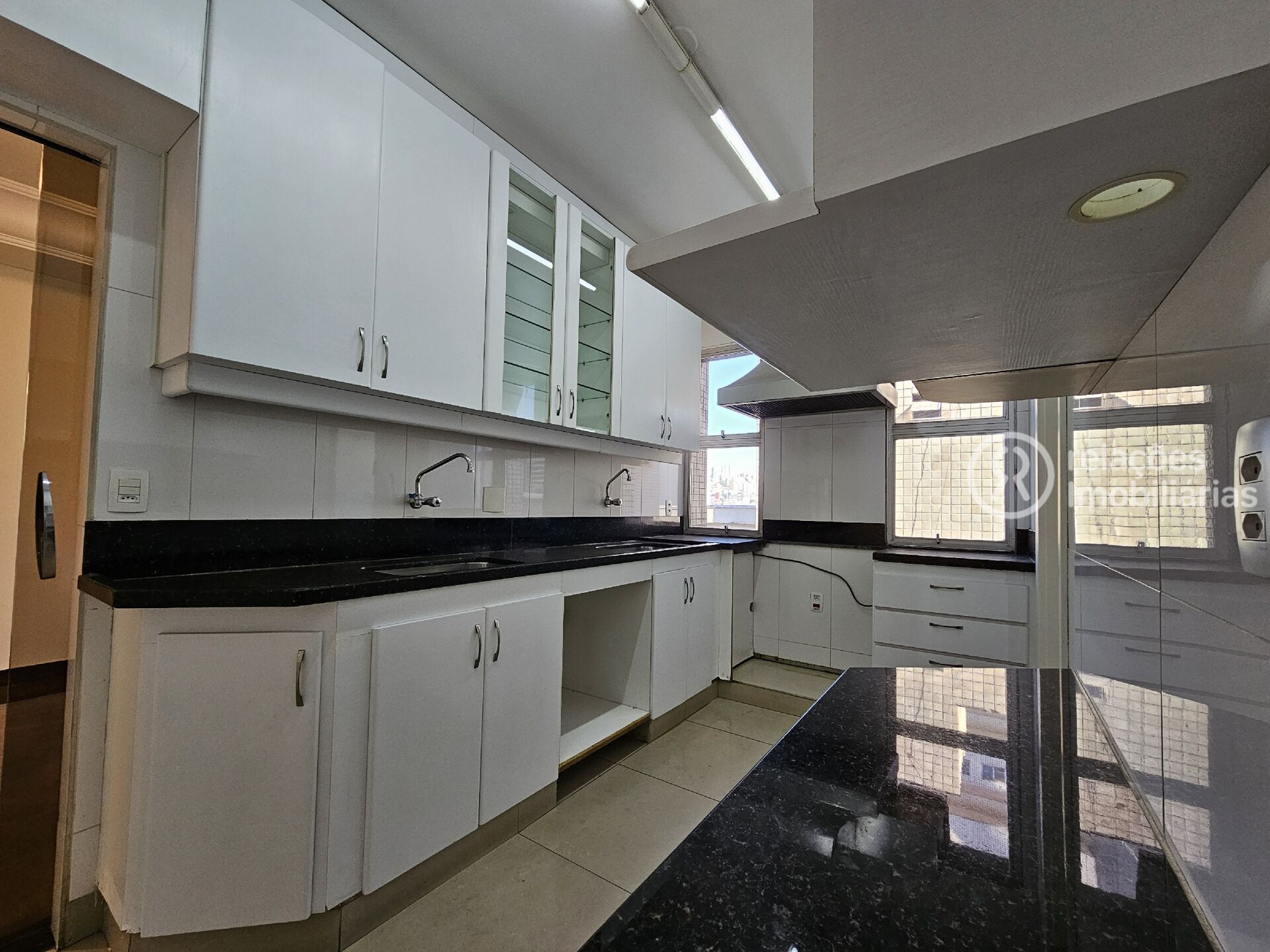 Apartamento para alugar com 3 quartos, 160m² - Foto 25