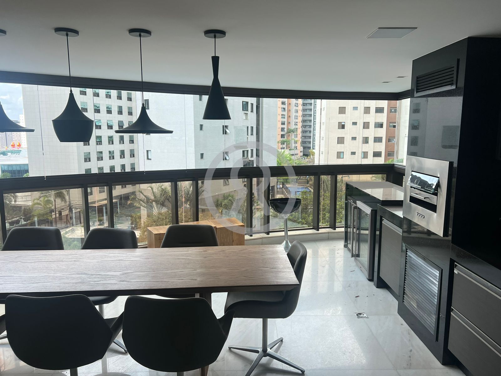 Apartamento para alugar com 4 quartos, 280m² - Foto 1