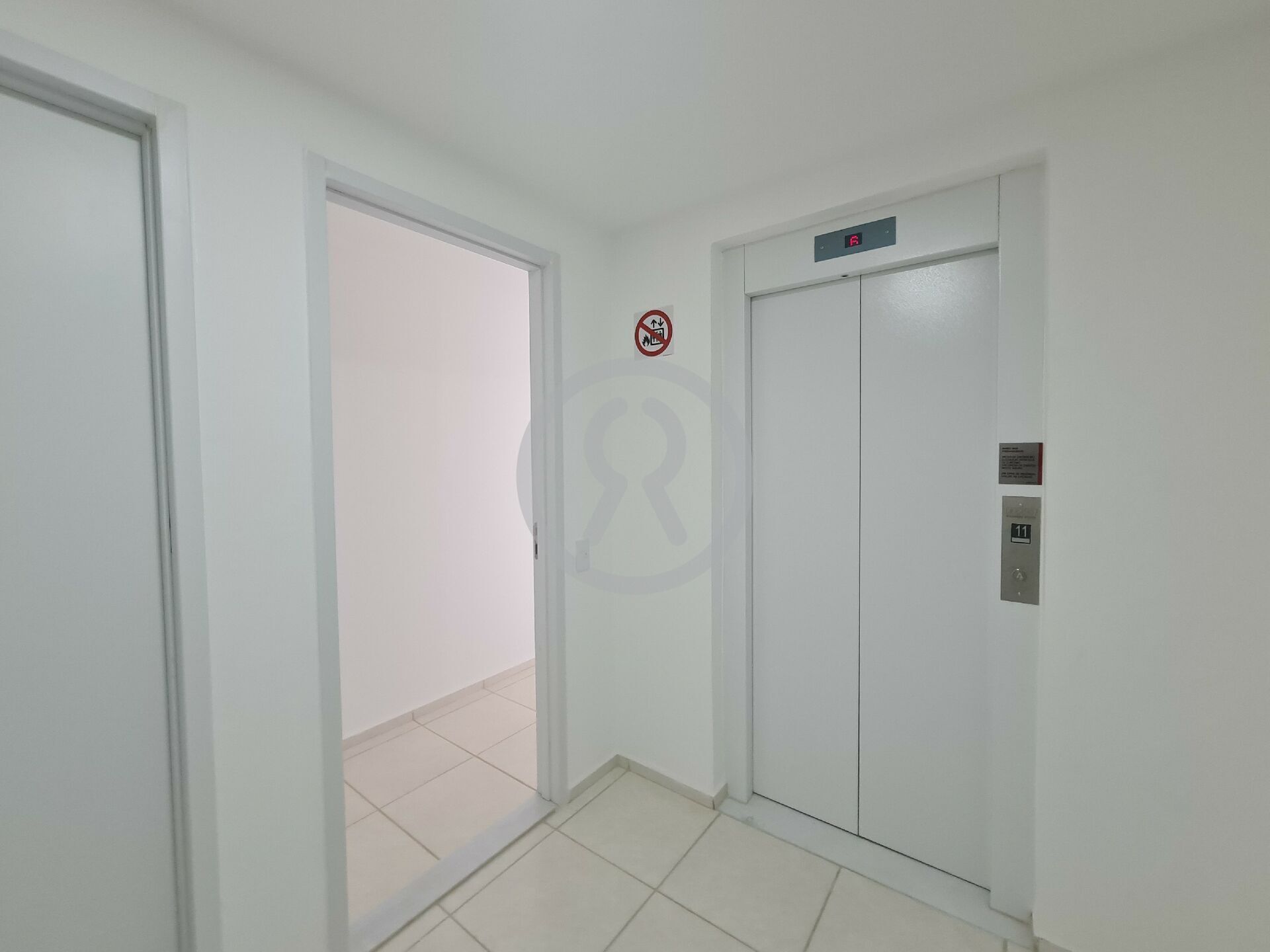 Apartamento à venda com 2 quartos, 56m² - Foto 3