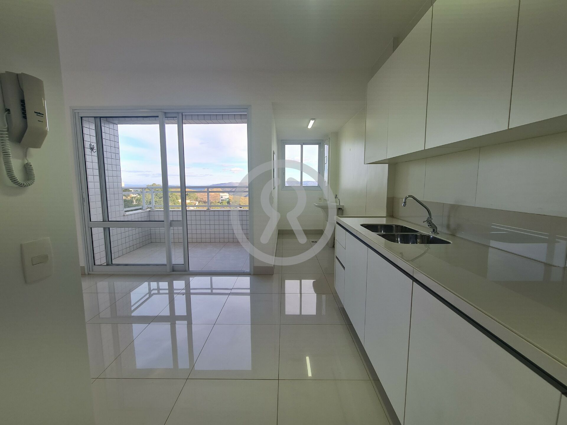 Apartamento para alugar com 2 quartos, 75m² - Foto 11