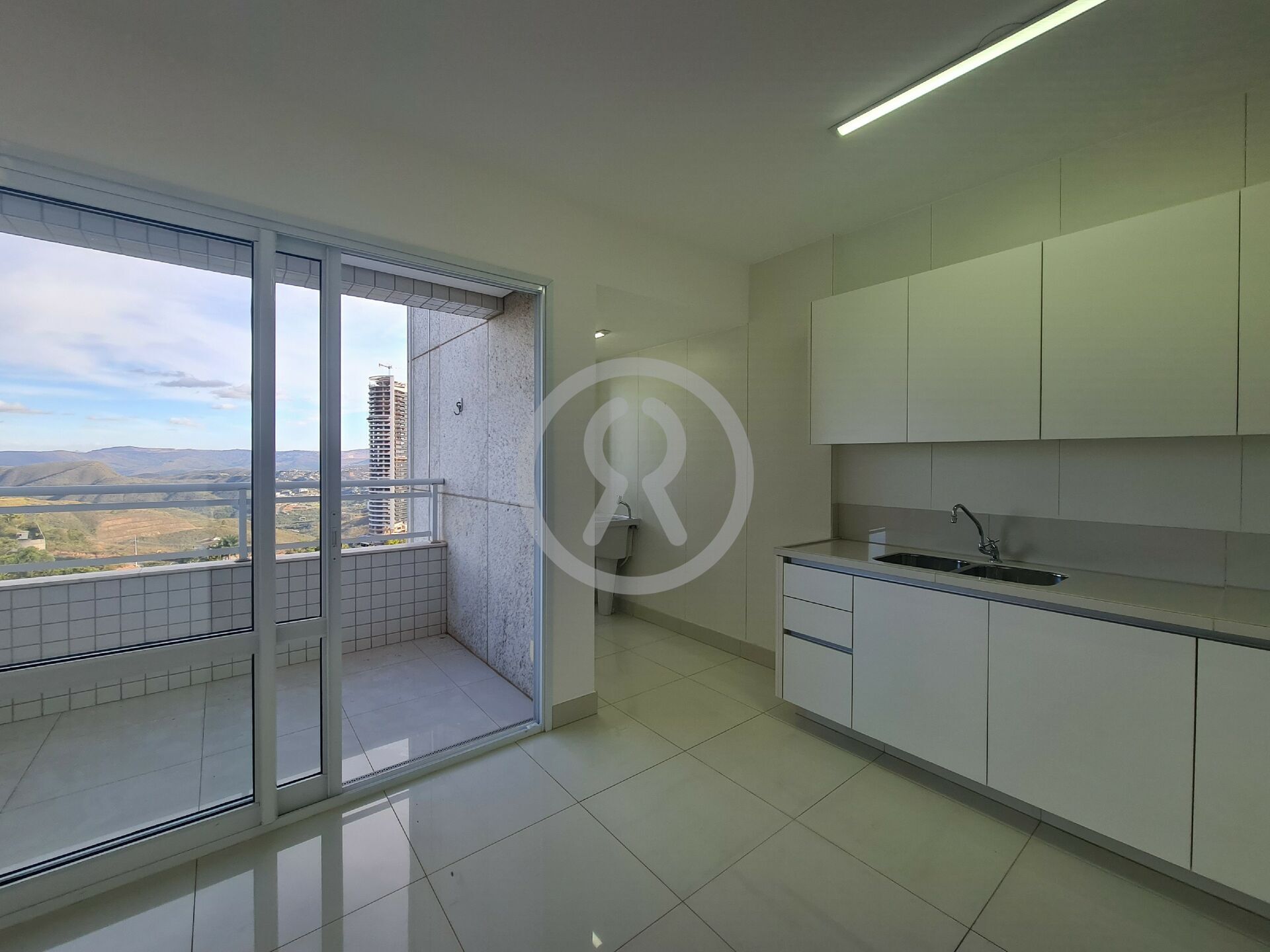 Apartamento para alugar com 2 quartos, 75m² - Foto 5